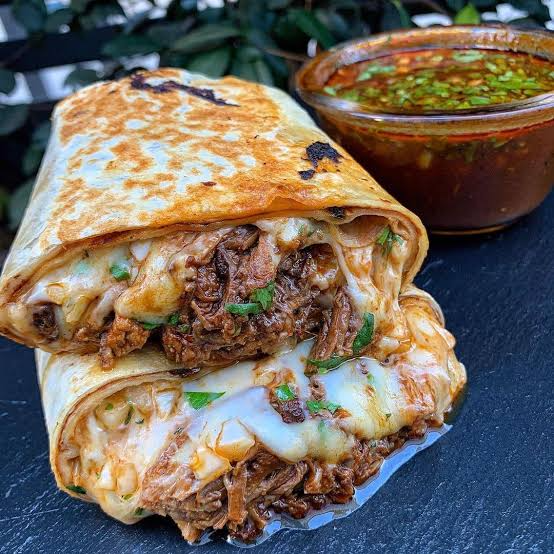 2 Megaquesabirria 2 Ramen y 2 Horchata 1 lt