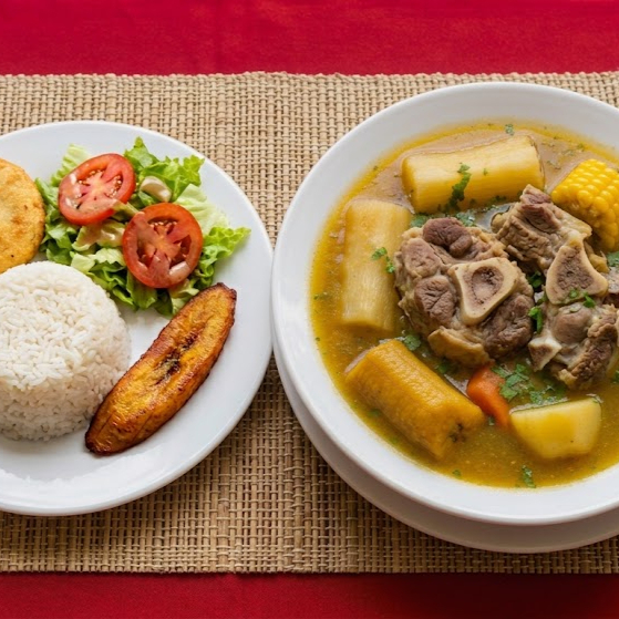 Sancocho de Cerdo + Gaseosa 250 GRAT