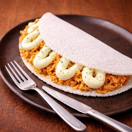 Tapioca recheada com frango e catupiry