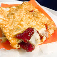 Um delicioso pastel de queijo com goiabada, com um sabor inigualável!