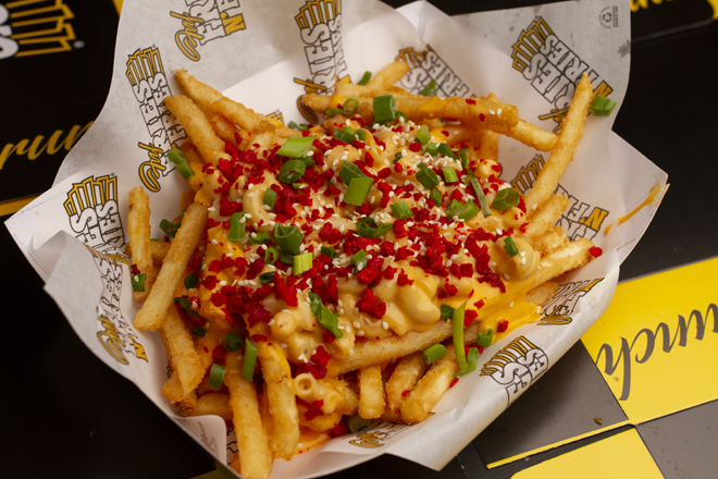 Papas a la Francesa con Mac N Cheese