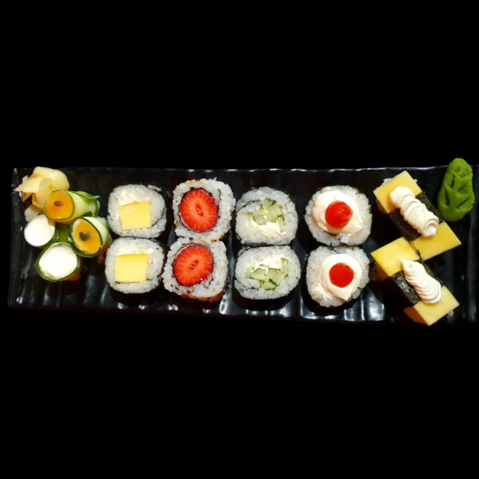 Este item acompanha 1 molho teriyaki/tarê (30ml), 1 molho shoyo (30ml) e 1 hashi. 10 sushis e 4 gunkans (Todos com frutas e legumes. Contém cream cheese).