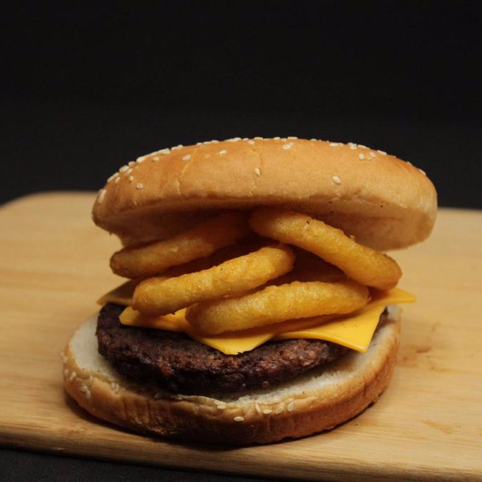 Hamburguesa con Aros de Cebolla