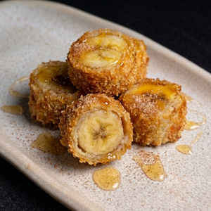 Banana empanada com caramelo e canela