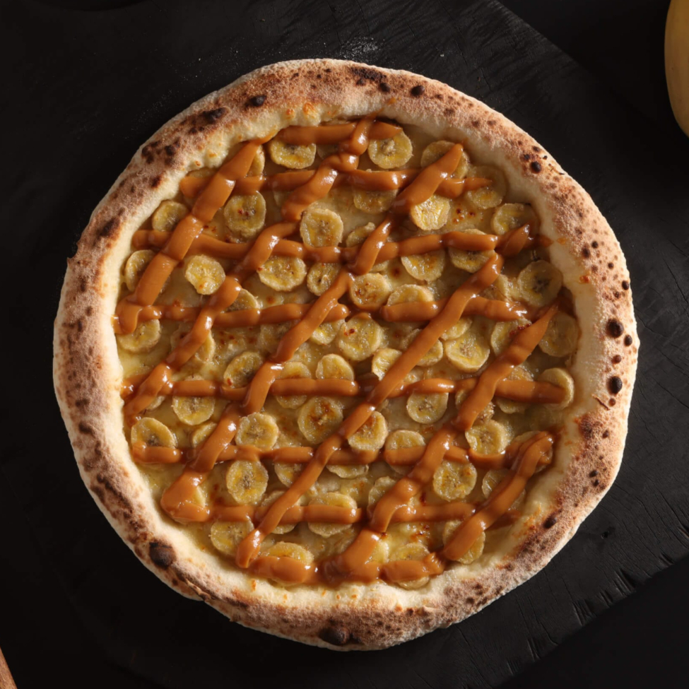 Creme de leite, mussarela, banana fatiada, doce de leite, canela e açúcar cristalizado Broto - 20 centímetros