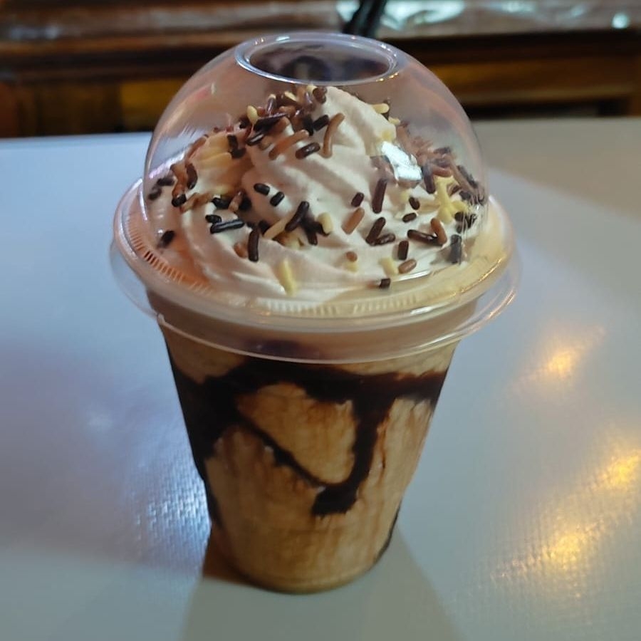 Capuccino Frappé  +  Rebanada de Pastel