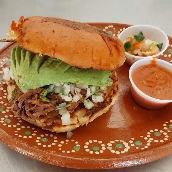 COMBO TORTA DE BIRRIA + CONSOME 8 Oz