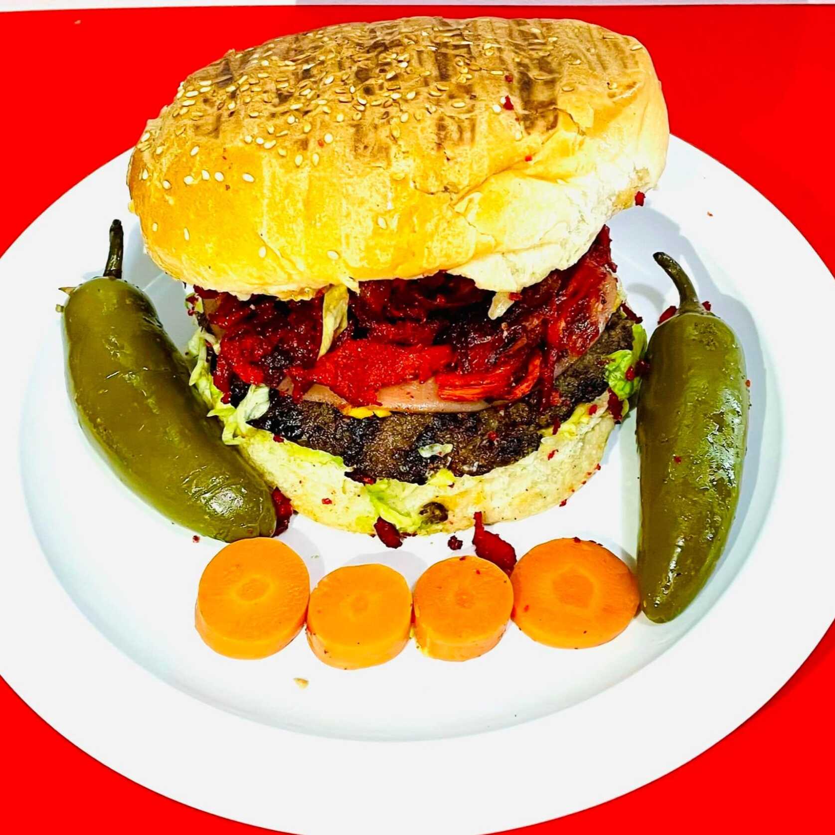 Hamburguesa Con Trompo y Papas