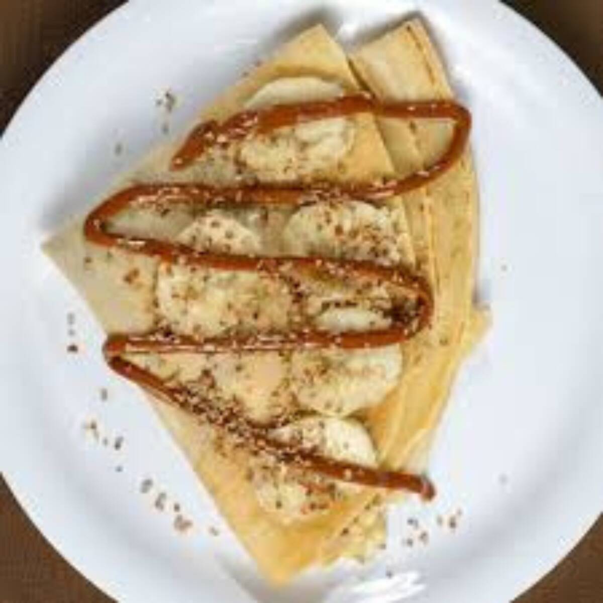 Crepa rellena de cajeta queso crema y platano