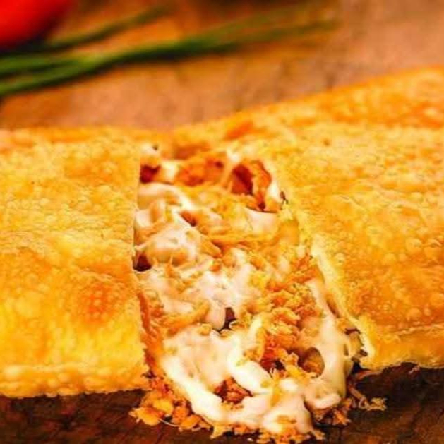 Delicioso pastel de frango com catupiry crocante e sequinho