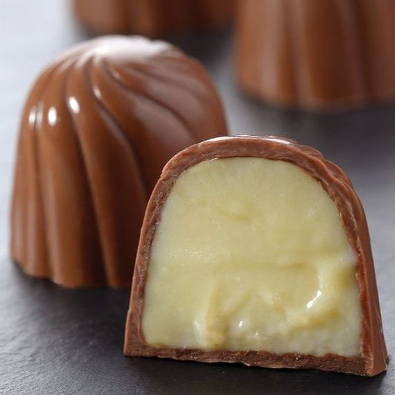 Casca de chocolate ao leite c/ recheio de ninho