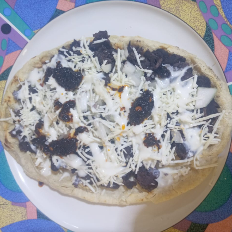 Sopes con Salsa Roja o Verde