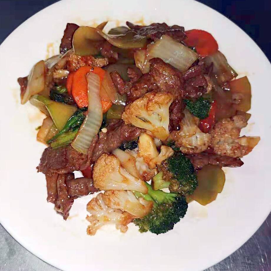 Lomito con Vegetales Mixtos en Salsa de Ostiones