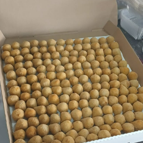 Salgados com recheio de verdade, fritos na hora no óleo de algodão — sequinhos, crocantes e cheios de sabor. Aqui o preparo é rápido, a entrega é pontual e a qualidade chega quentinha na sua porta. Peça agora e descubra o que é morder um salgado feito com capricho de verdade!