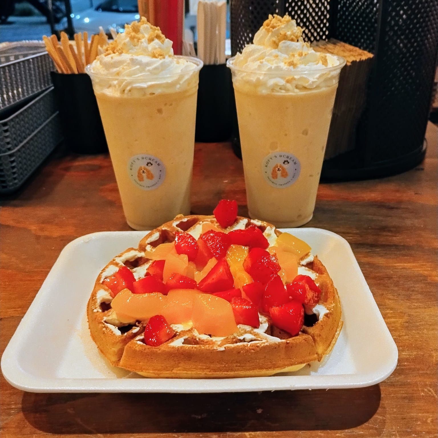 Waffle Base + Fruta