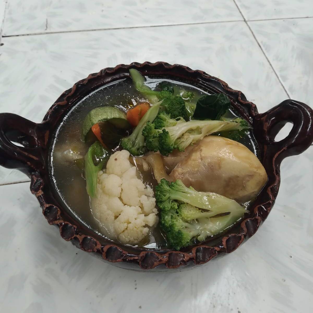 CALDO DE POLLO