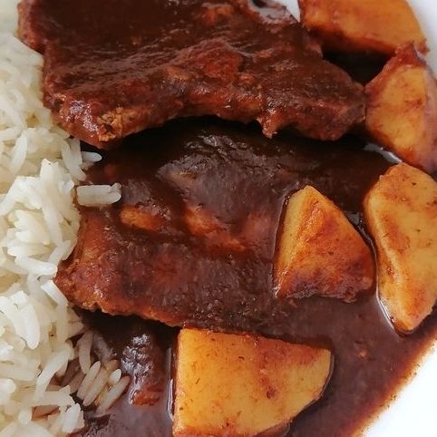 Chuleta en Pasilla con Papas
