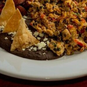 "HUEVOS CON LONGANIZA "