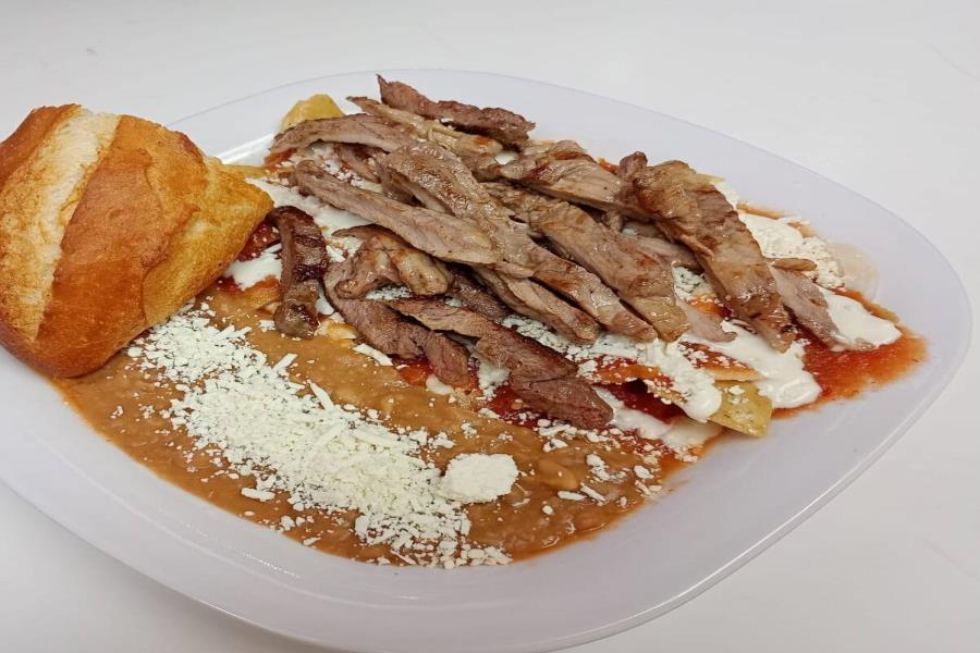 CHILAQUILES CON ARRACHERA