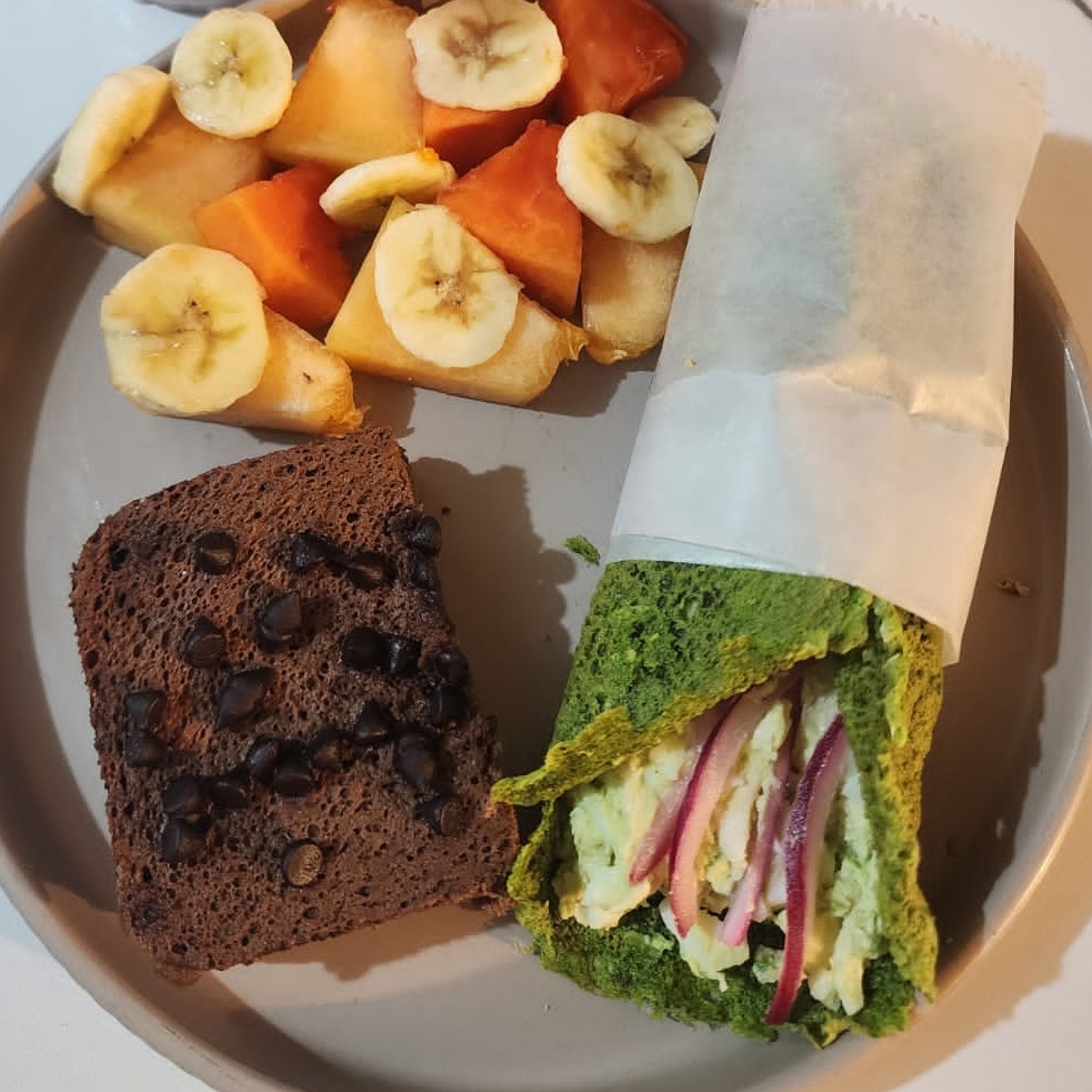 Wrap de Pollo, Huevo Duro y Yogurt Griego