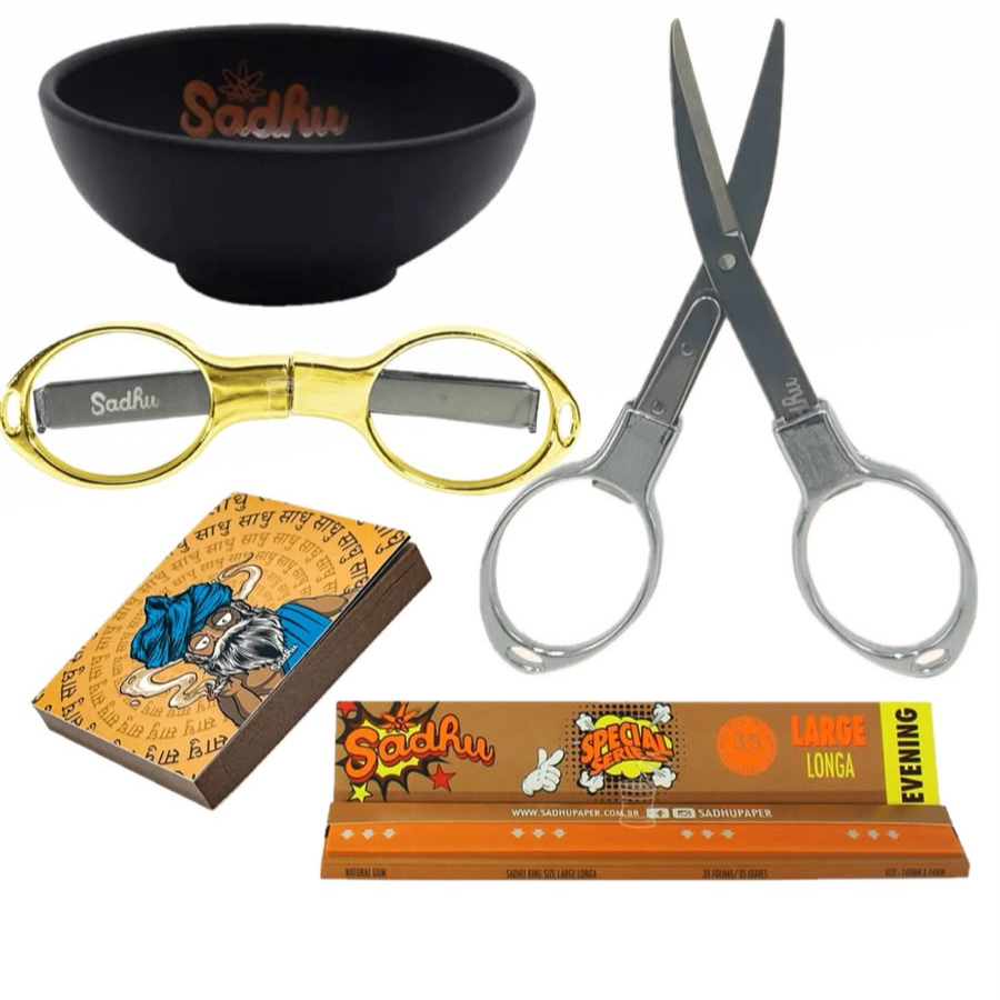 O que vem no kit: ️ Tesoura Metal Dobrável Sadhu ️ Cuia de Silicone Sadhu ️ Seda Sadhu Longa ️ Piteira Sadhu Mega Large