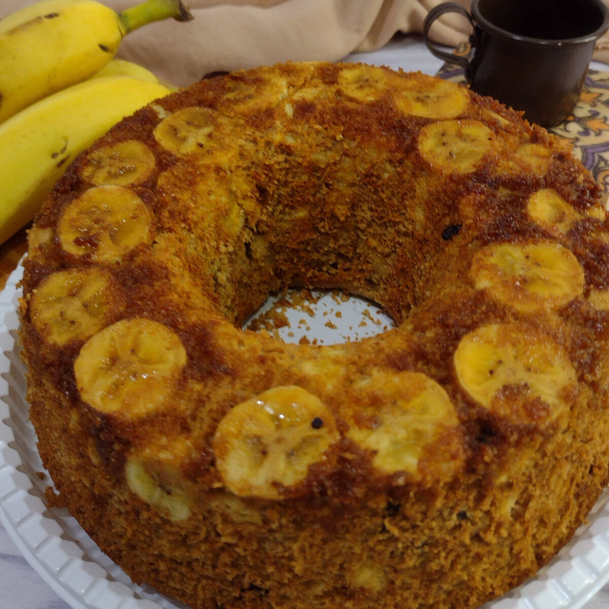 Bolo macio e naturalmente doce, feito com ingredientes selecionados e sem exageros. Uma opção equilibrada e saborosa para qualquer momento do Dia. Rende até 6 generosas fatias.