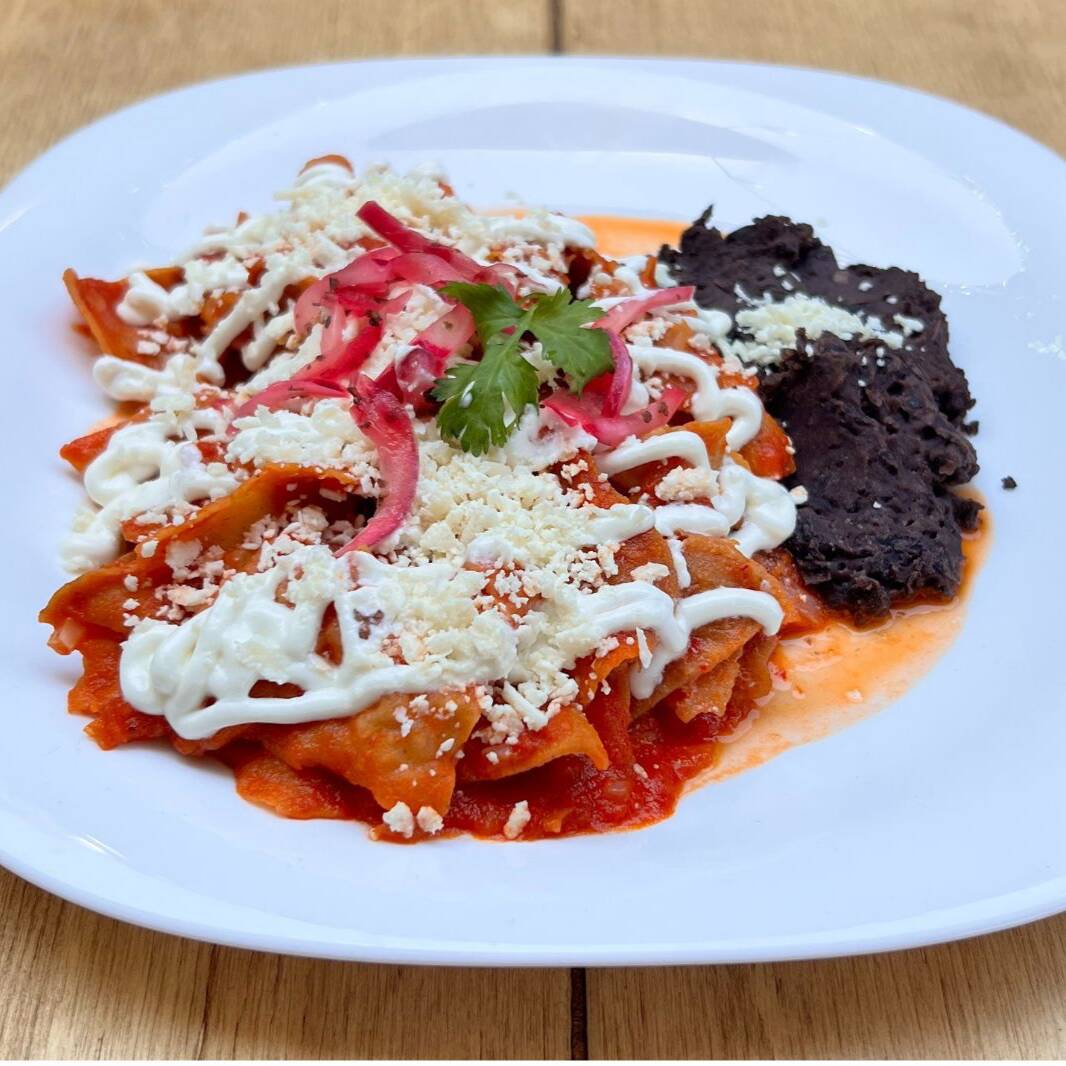 Chilaquiles tradicionales + Jugo de Naranja