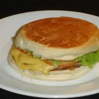 Pão, 2 queijos, 2 presunto e tomate