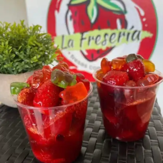 Fresas con Chamoy Chicas