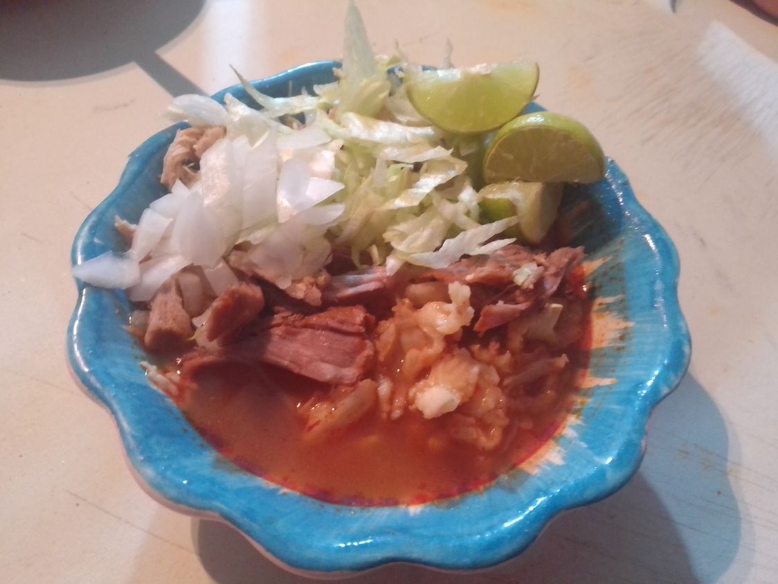 Combo Pozole y Quesadillas con Agua