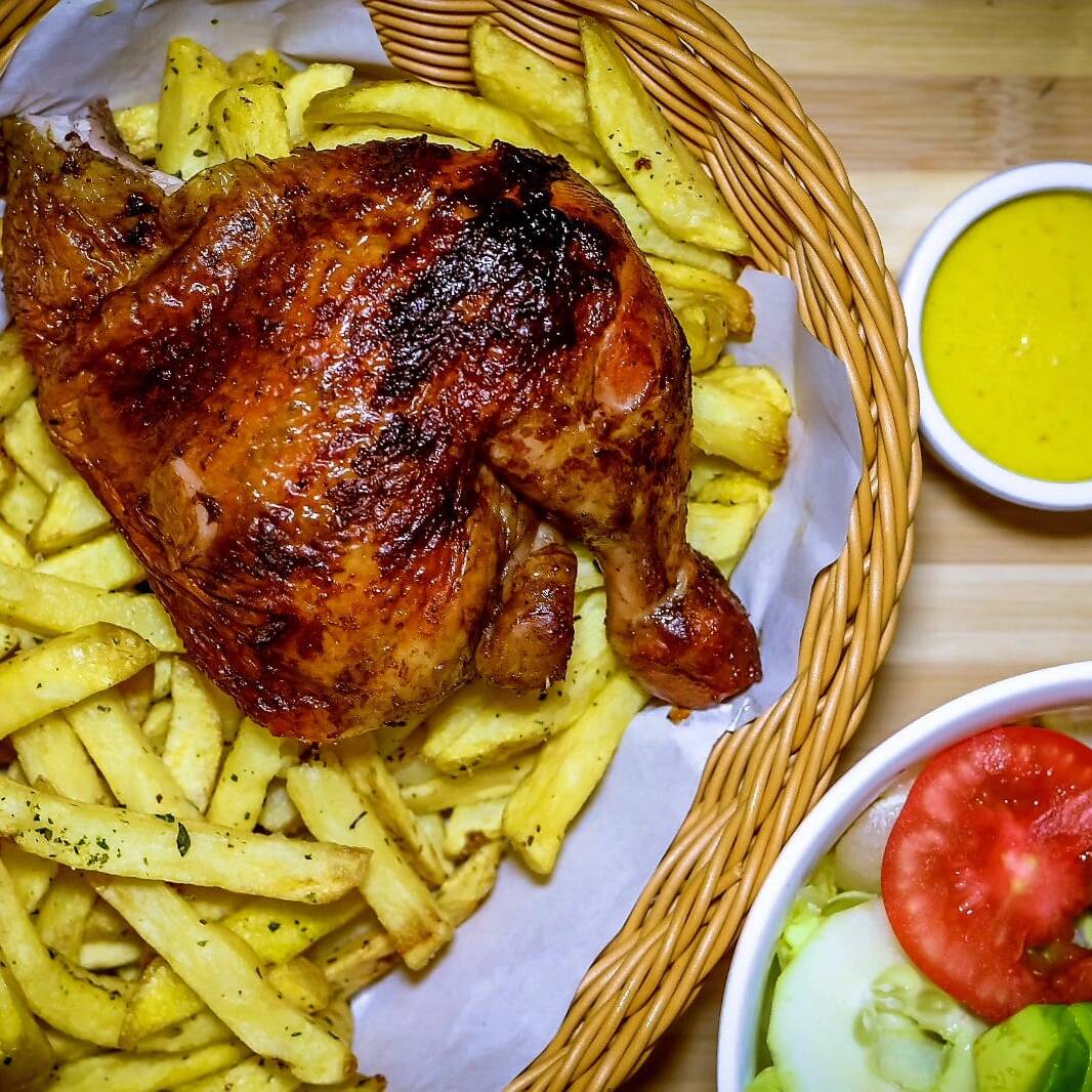 1/4 de Pollo a la leña + Papas Fritas