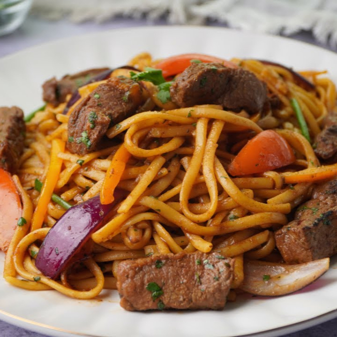 Tallarín saltado de carne