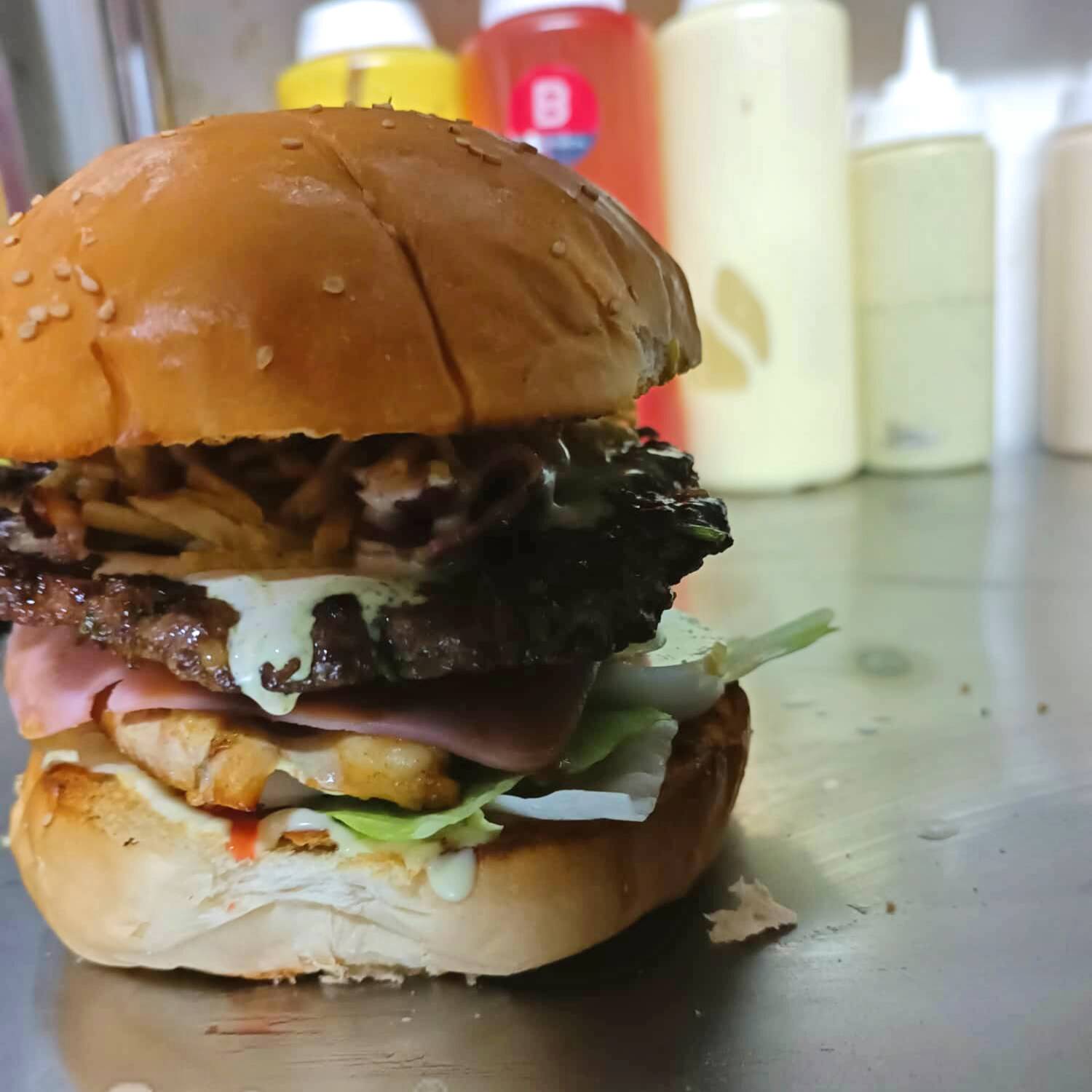 Hamburguesa Mixta + Papas Fritas