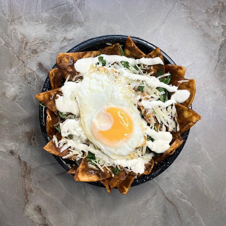 Chilaquiles de Mole Especiales