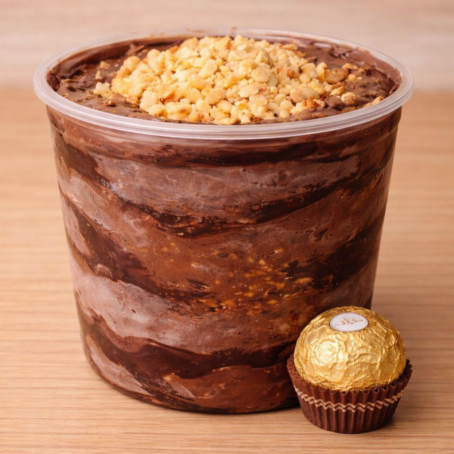 Açaí cremoso em um pote de 1L com muita Nutella, amendoim crocante e de brinde 1 bombom da Ferrero Rocher!