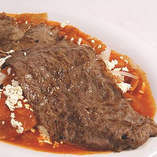 CHILAQUILES ROJOS CON CECINA