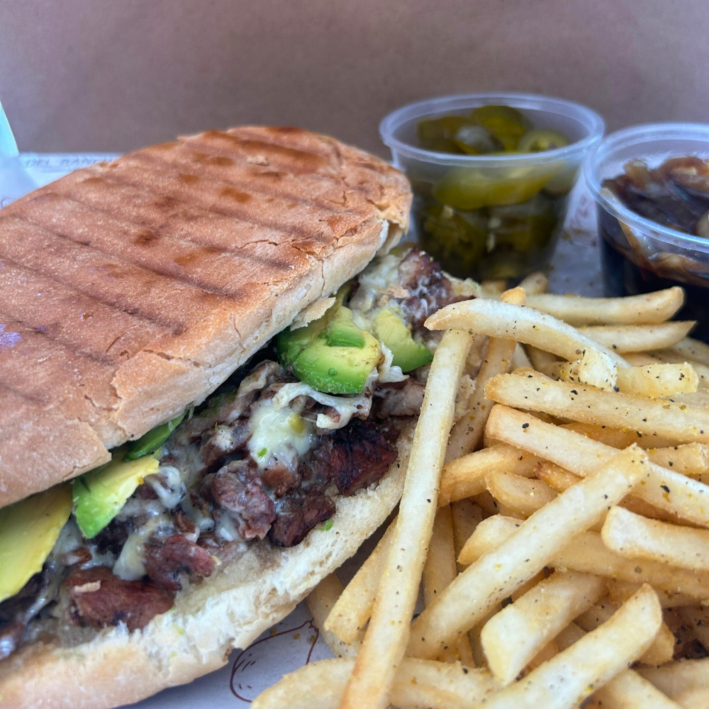 Torta Con Carne Asada y Queso