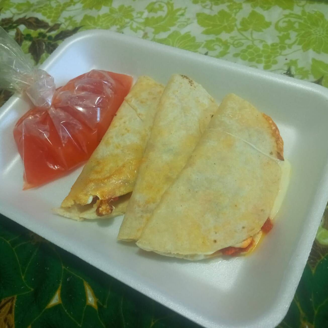 3 QUESADILLAS DE LONGANIZA EN TORTILLA DE MAIZ