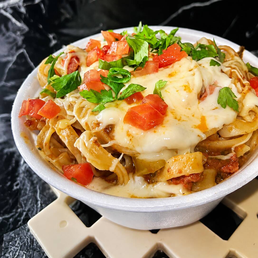 🍝 Monte Seu Talharim 🍝
Monte seu talharim do seu jeito! Escolha o molho, os acompanhamentos e deixe tudo com a sua cara. Feito na hora, com ingredientes selecionados, muito sabor e aquele tempero caseiro que lembra comida de vó. Uma combinação perfeita para matar a fome com qualidade e muito carinho!
💛 Você escolhe. Nós preparamos com capricho!