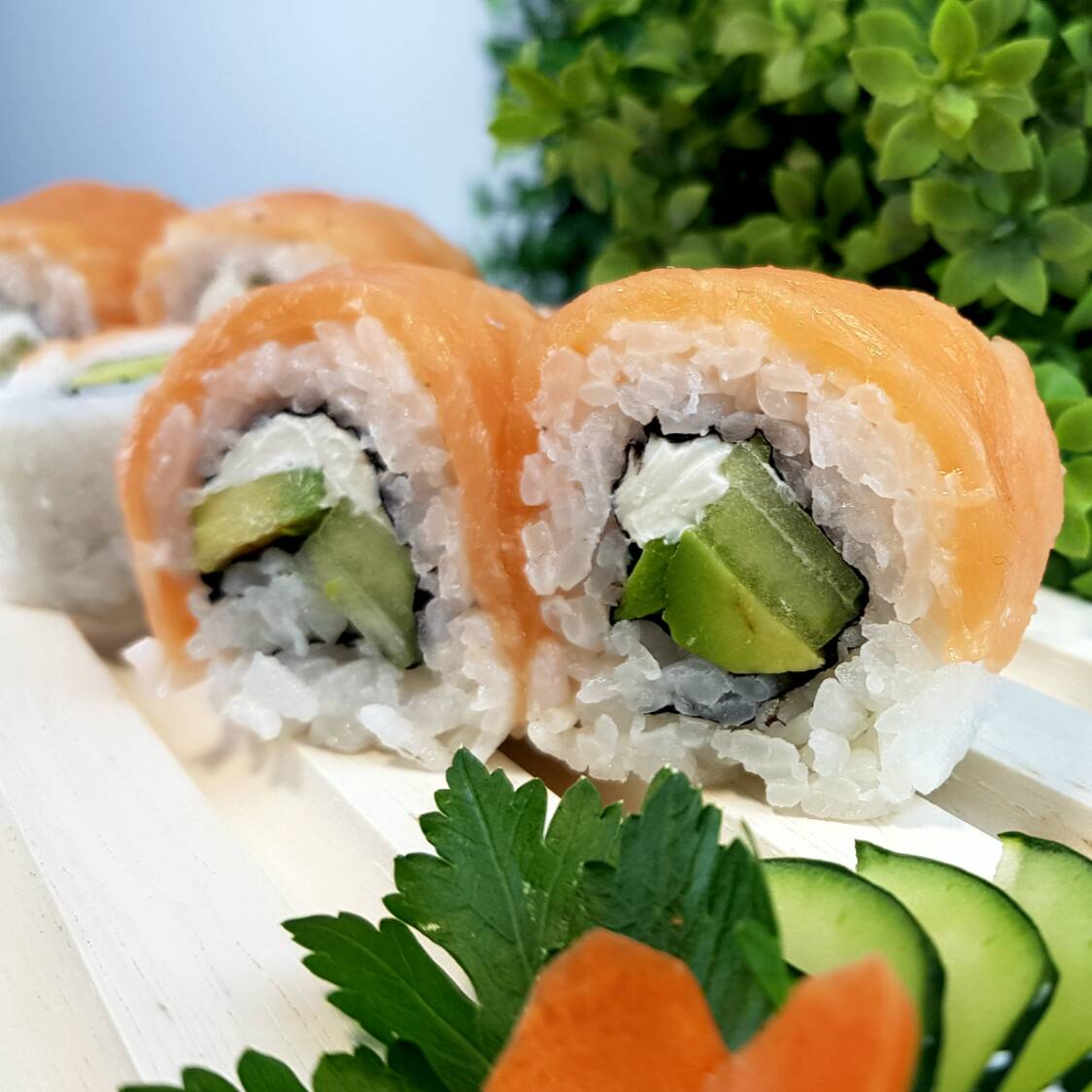 SALMON rOLL