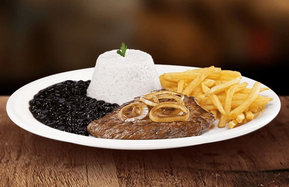 Corte maturado bovino (aprox. 180g in natura) acebolado, grelhado na chapa para manter a suculência. Monte do seu jeito: escolha 3 acompanhamentos e o seu molho favorito