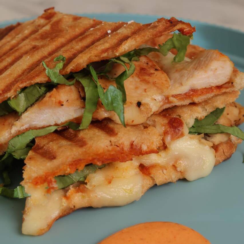 Panini de pechuga a la parrilla
