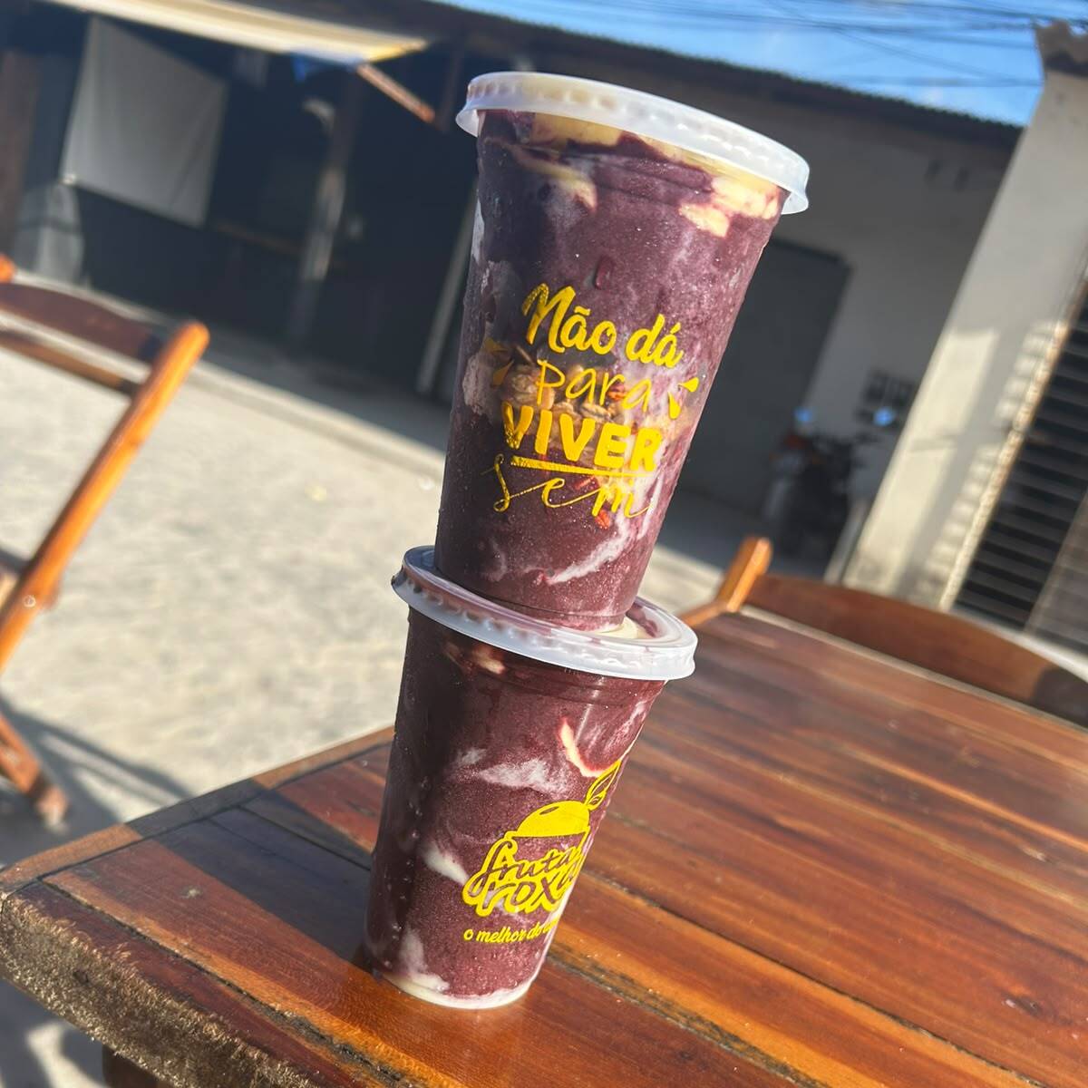 Acompanha granola ,banana ,leite moca super promocao todos os dias