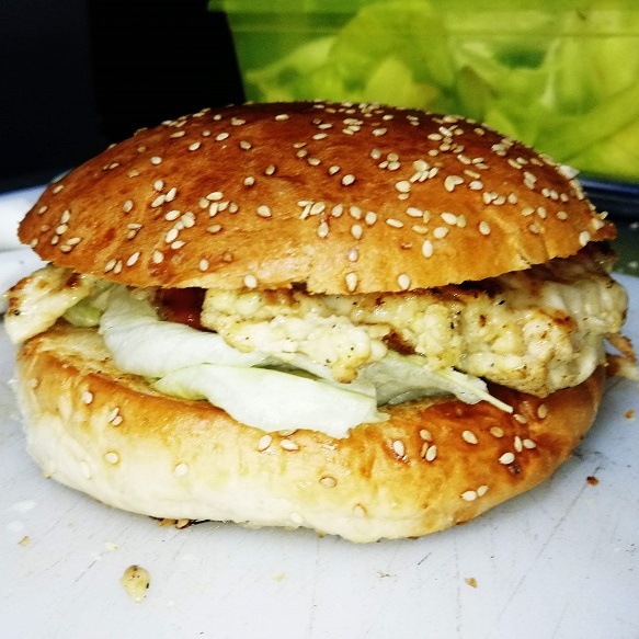 Kesito Burger (Clásica) Pollo Con Papas