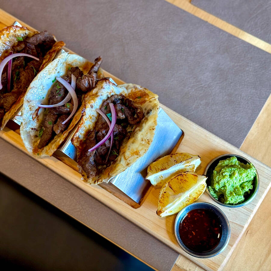 Tacos de Arrachera con Queso