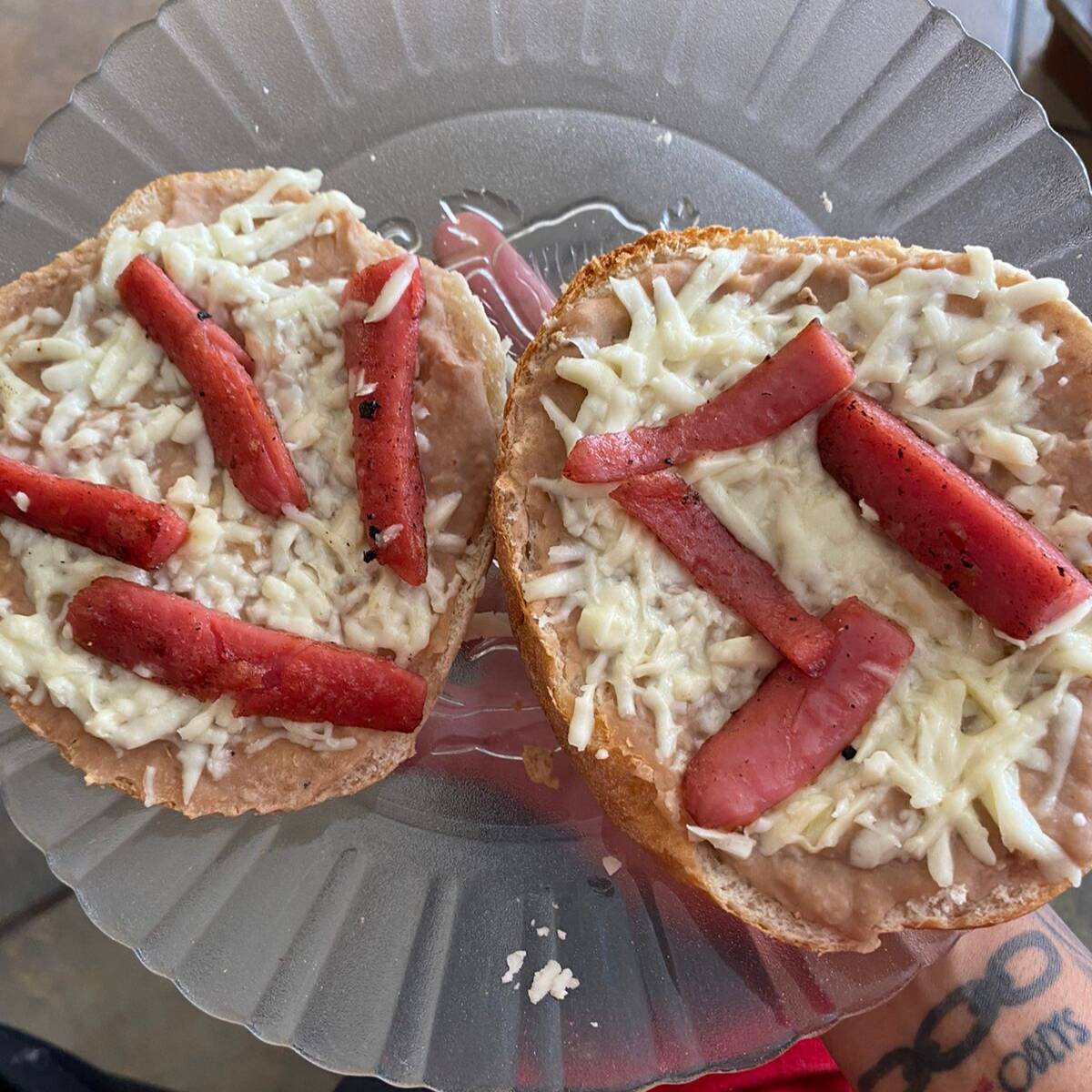 Molletes con Salchicha