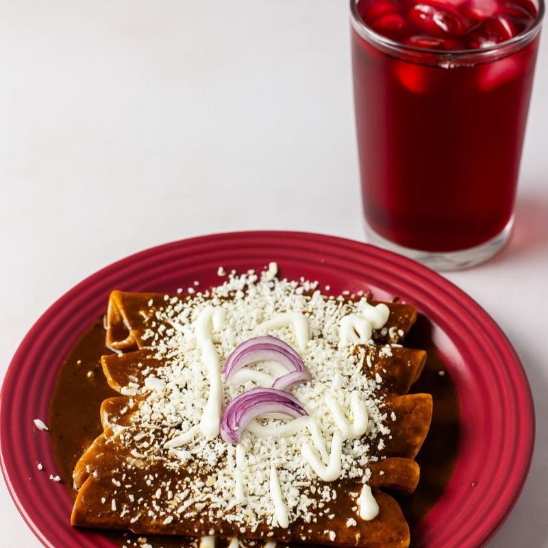 1 Enmoladas + 1 Agua de Jamaica