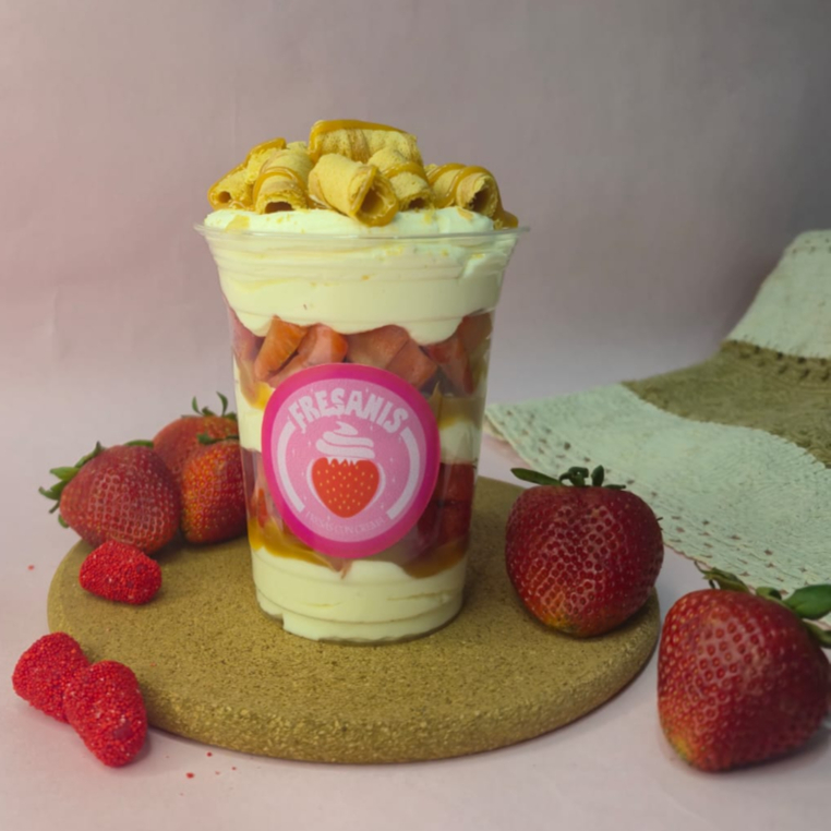 FRESAS CON CREMA TRADICIONAL DE 12 ONZA