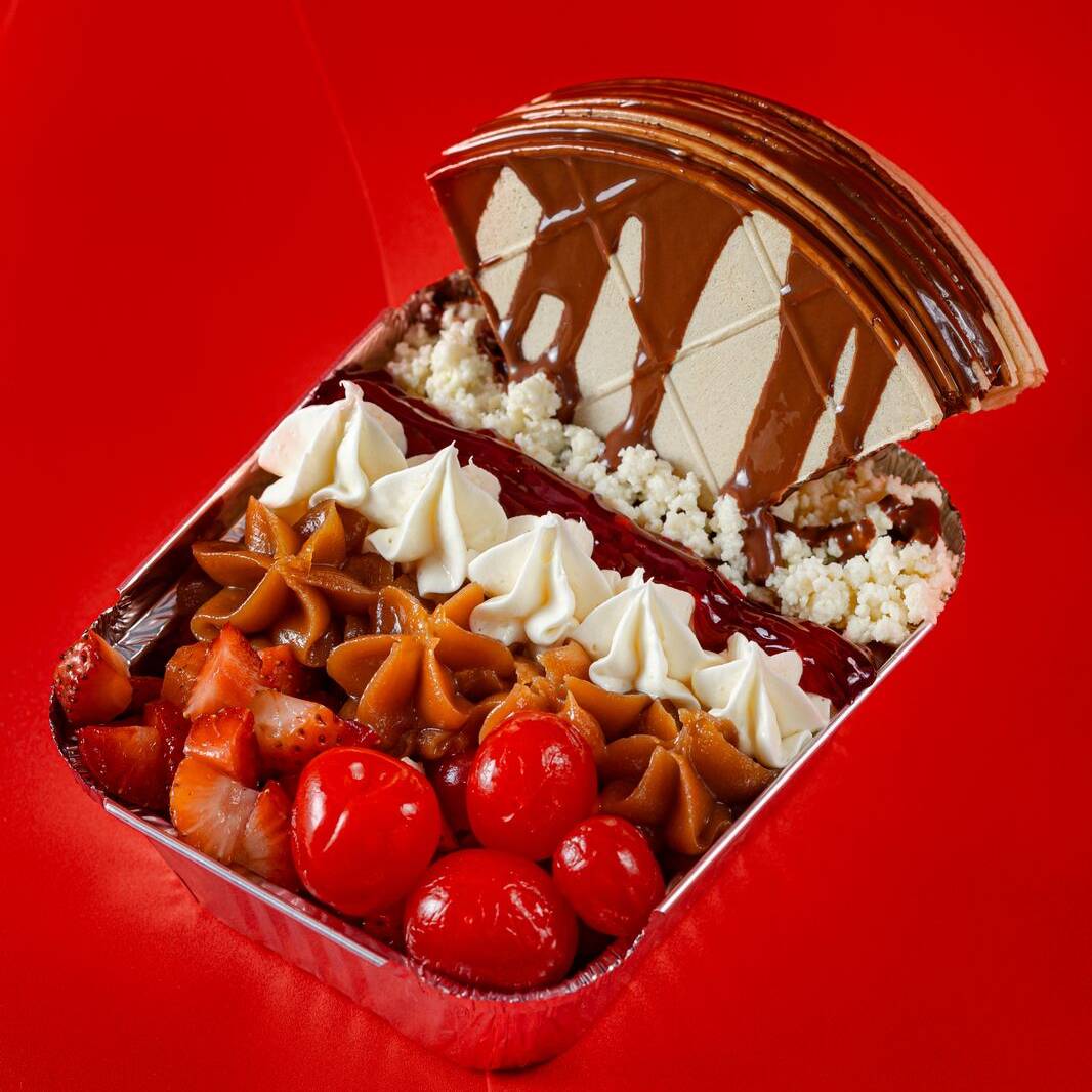 Choco Nachos con Cereza y Fresa