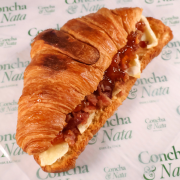 Croissant de Queso Brie & Tocino